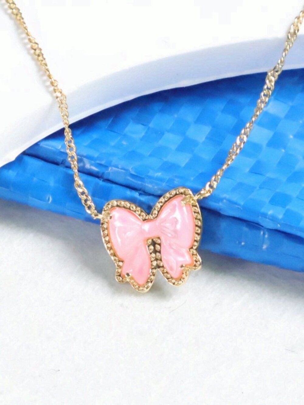 Kendra Scott Haley Bow Gold Blush Mother-of-Pearl Necklace NEW Perfect condition - Picture 2 of 2